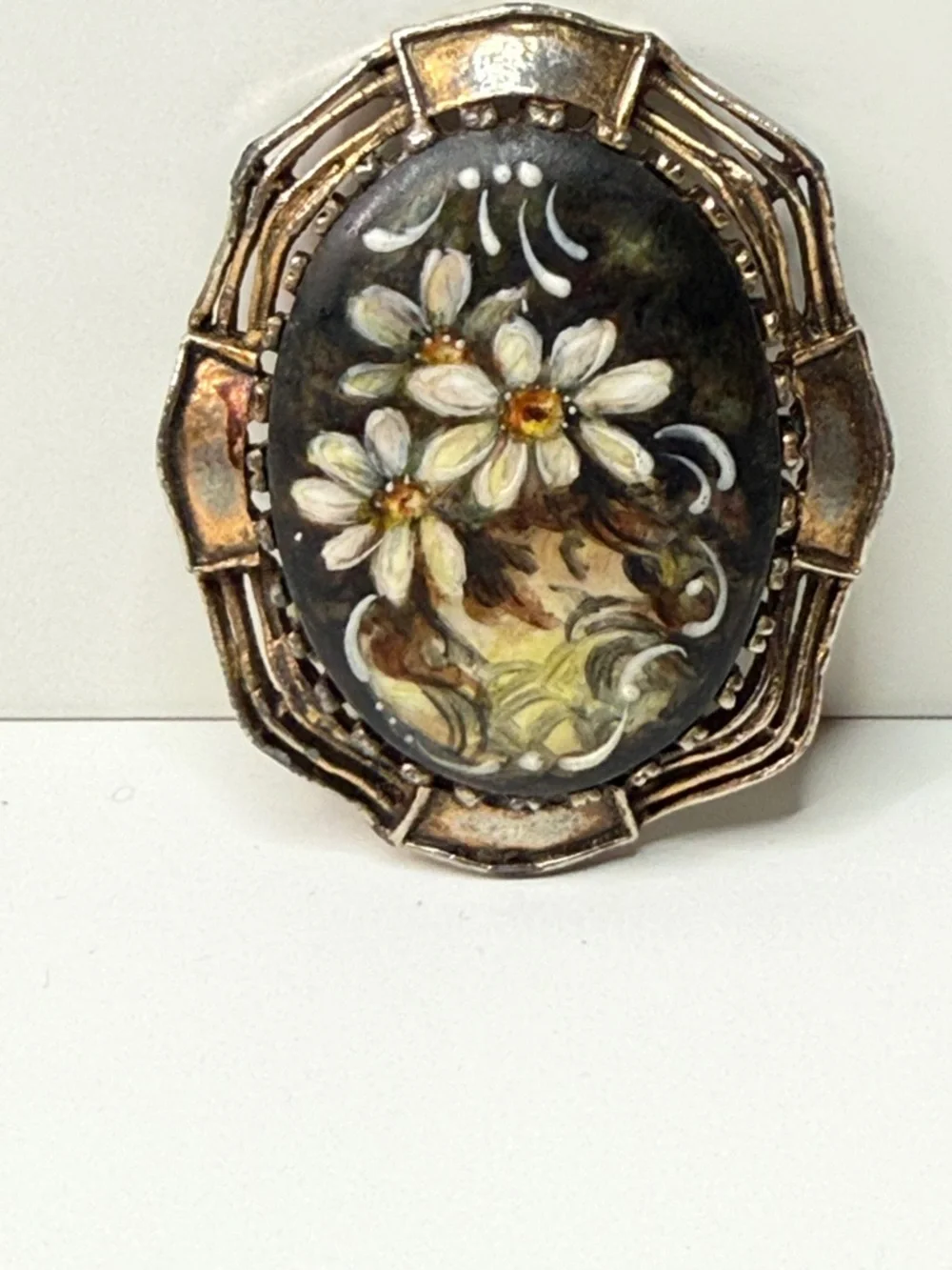 N/A oval brooch